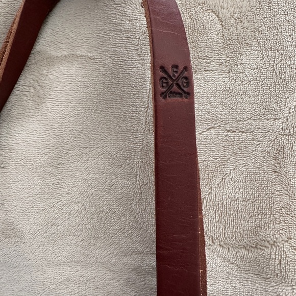Go Forth Goods Extra Large Avery Leather Tote with Closure - Picture 3 of 10